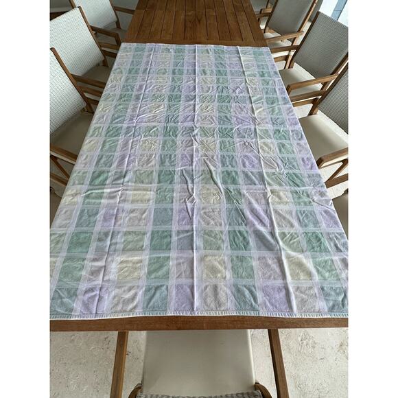 Tablecloth Pastel Small Squares Plaid 74" x 54" One spot - Picture 3 of 5